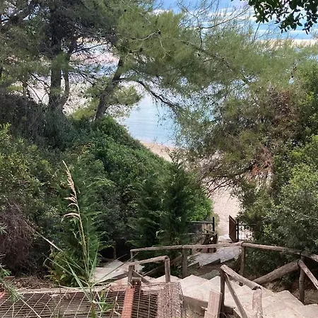 Вилла Dekalo Seaside Villa, Криопиги