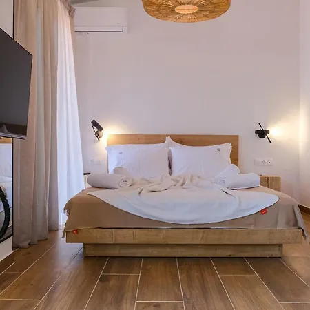 Dekalo Seaside Villa, Криопиги
