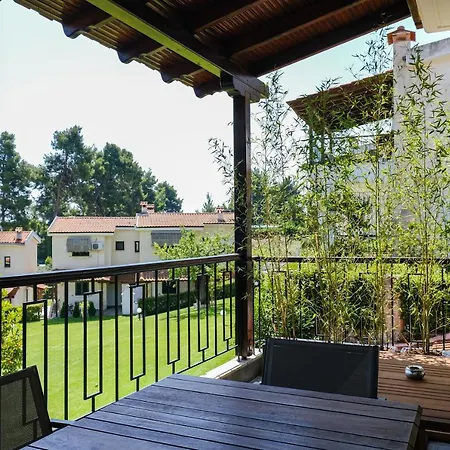 Dekalo Seaside Villa, Vilă *