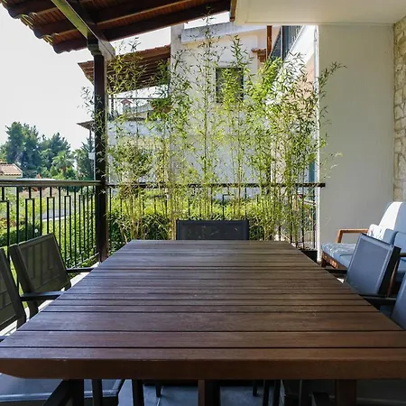 Dekalo Seaside Villa, Villa